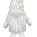 Krasnal skrzat swiateczny siedzacy bialy