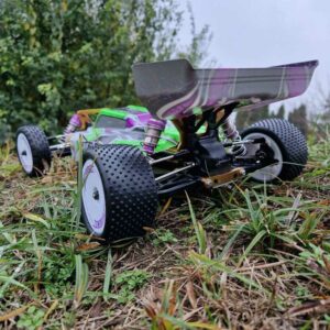 Samochod zdalnie sterowny na pilota RC WLToys 104002 1 10 4WD 2 4Ghz