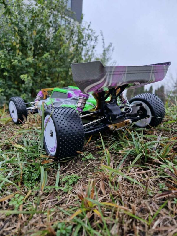 Samochod zdalnie sterowny na pilota RC WLToys 104002 1 10 4WD 2 4Ghz