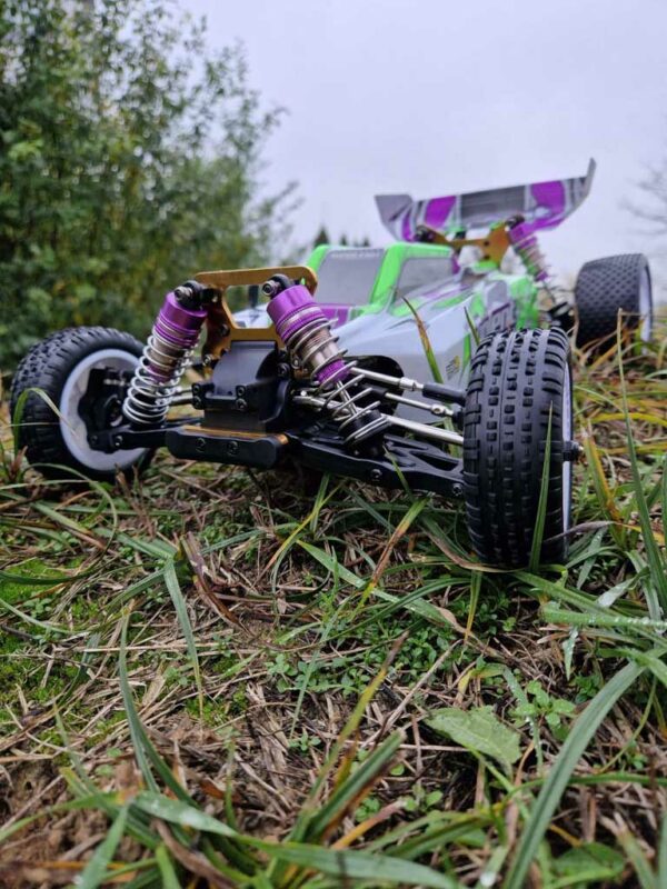 Samochod zdalnie sterowny na pilota RC WLToys 104002 1 10 4WD 2 4Ghz