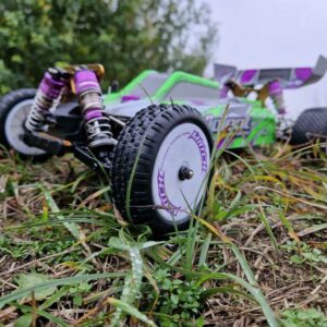 Samochod zdalnie sterowny na pilota RC WLToys 104002 1 10 4WD 2 4Ghz