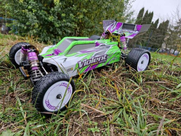 Samochod zdalnie sterowny na pilota RC WLToys 104002 1 10 4WD 2 4Ghz