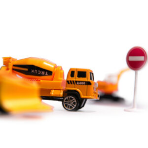 Samolot transporter z autami maszyny budowlane