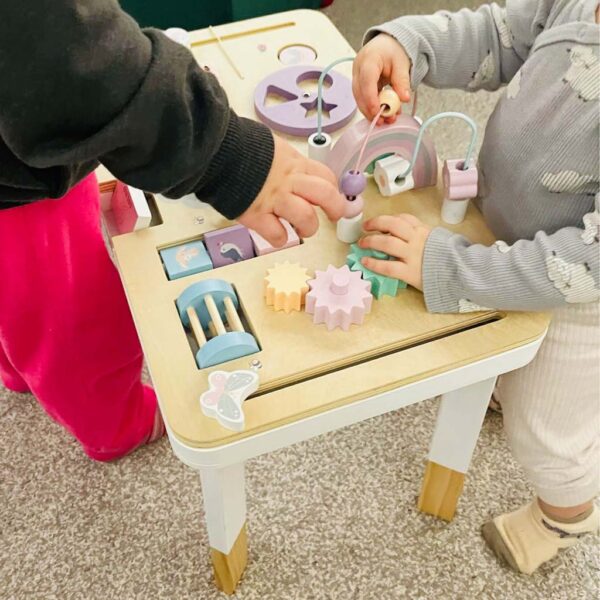 Stolik manipulacyjny LULILO montessori rozowy