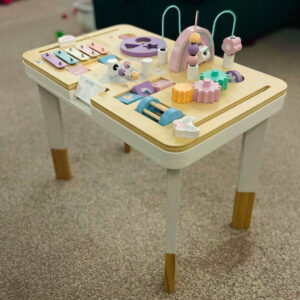 Stolik manipulacyjny LULILO montessori rozowy