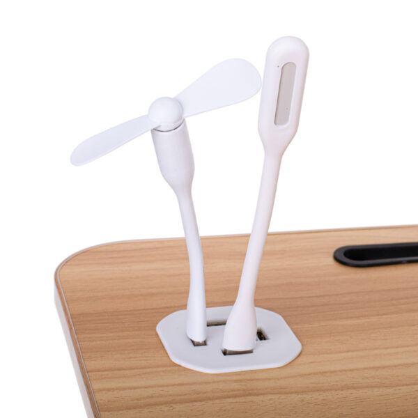 Stol notebooku složený do postele. USB stojan Stol notebooku složený do postele. USB stojan