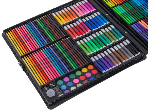 Art set for painting in a suitcase 258 pieces 822272.jpg