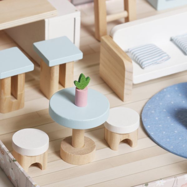 Domek dla lalek drewniany w walizce walizka mebelki 177367.jpg