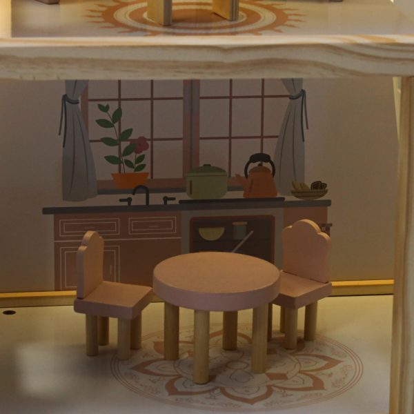 Domek dla lalek drewniany mebelki 80cm roz LED 178922.jpg