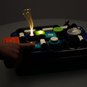 Maly elektronik elektryk zestaw edukacyjny 12 kart 58 elementow 173884.jpg