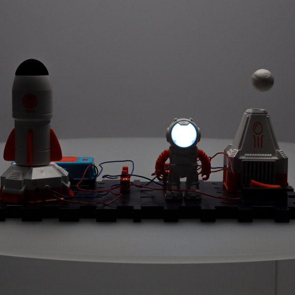 Maly elektronik elektryk zestaw edukacyjny stacja kosmiczna 175043.jpg